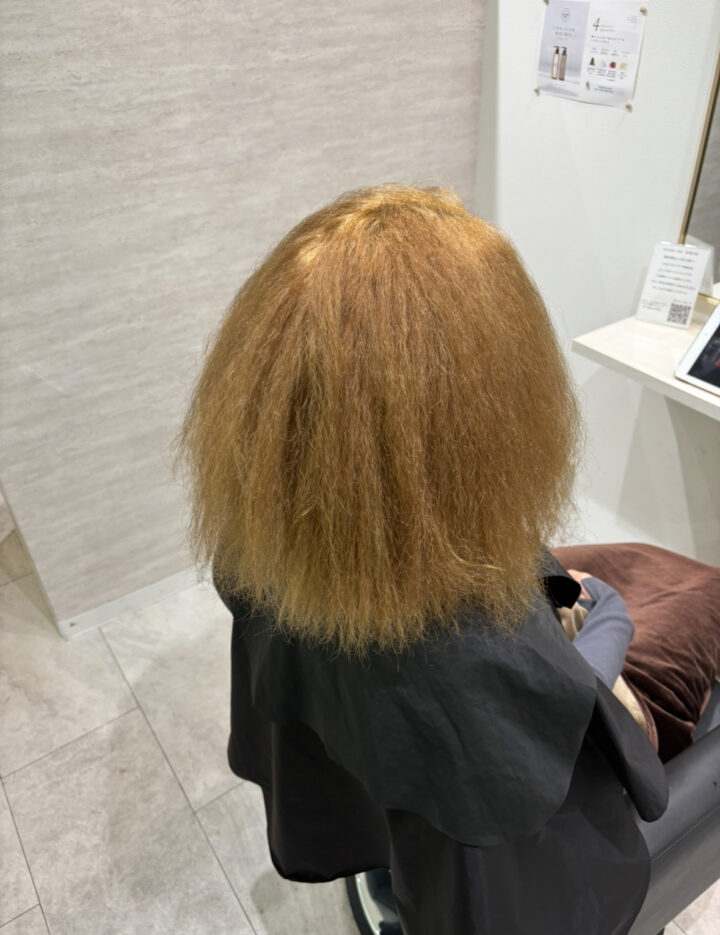 毎朝の自由な時間を奪う！爆発性のくせ毛は、もうさようなら, 本町 アボカドヘアーの縮毛矯正は、もう諦めなくていい。女性/20代の画像